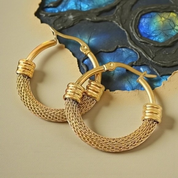 🆕️Chic Elegance: 18K Gold Plated Stainless Steel Mesh Trendy Hoop Earrings - Picture 6 of 13